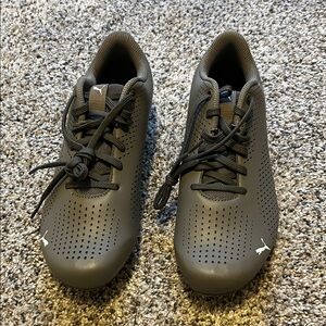 NEW Puma Men's Grey Athletic Shoes